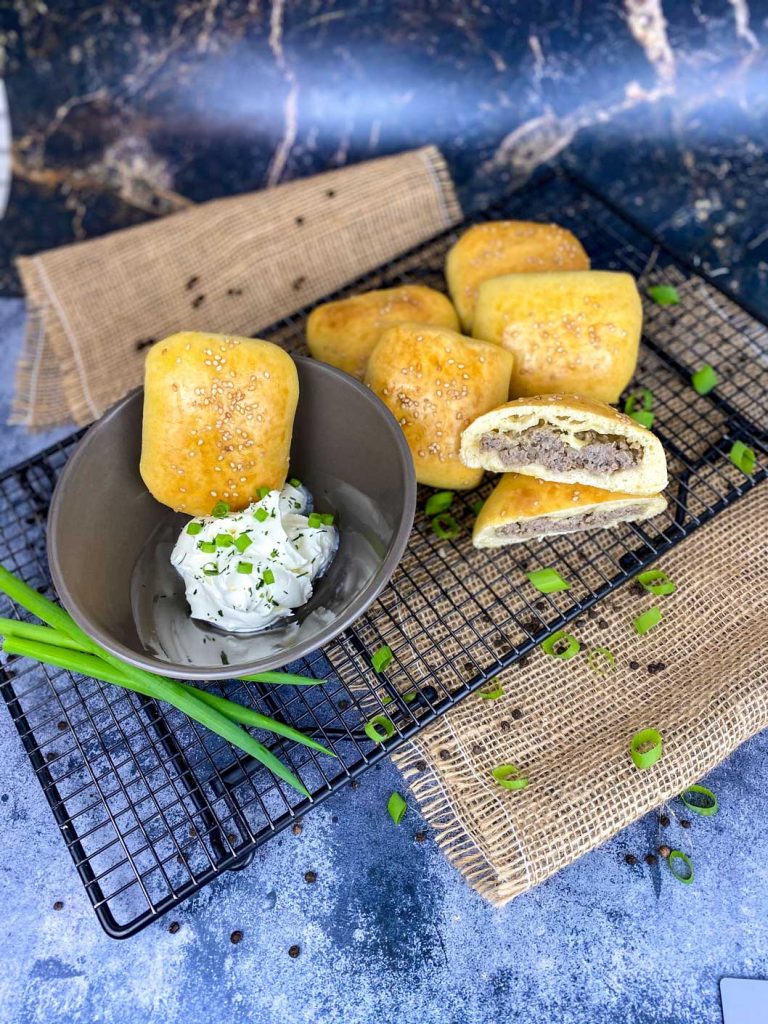 Beljaschi Beljaschi – Teigtaschen mit Hackfleisch