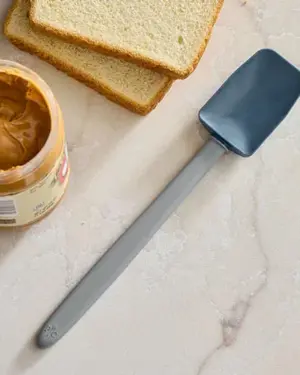 Kleiner 2-in-1 Teigschaber von Pampered Chef
