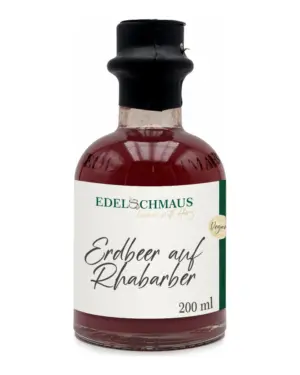 Erdbeer auf Rhabarber